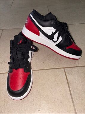 Nike Air Jordan 1 Low GS Bred Toe 553560-612 GS Size 5.5Y Fits Women’s Size 7